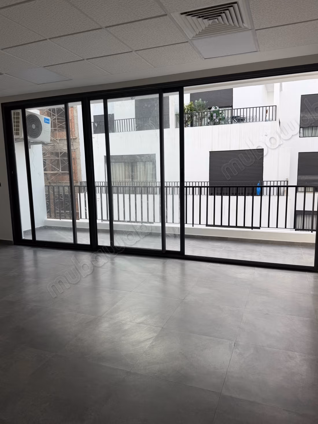 Bureau neuf 42 m² avec terrasse – Boulevard Yacoub El Mansour