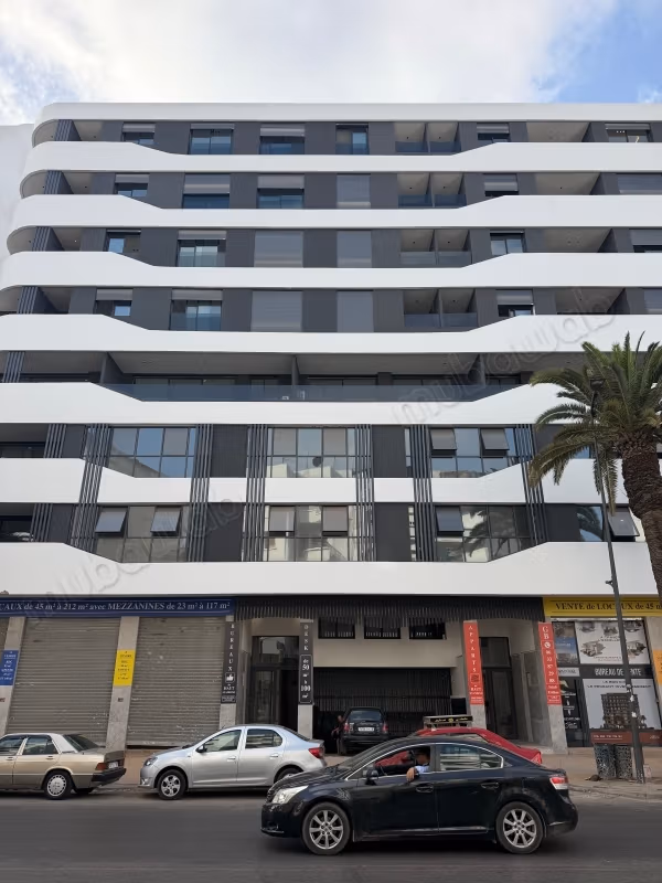 Bureau neuf 42 m² avec terrasse – Boulevard Yacoub El Mansour