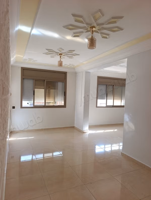 Superbe appartement à vendre à Maghreb Arabi. 
3 grandes pièces