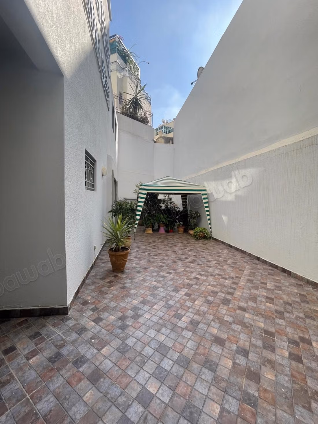 Appartement te koop op de begane grond van 240m2