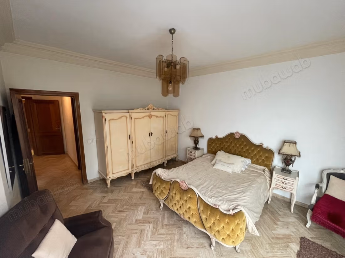 Appartement te koop op de begane grond van 240m2