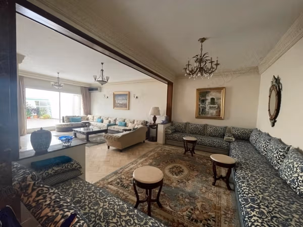 Appartement a vendre au Rez de chaussé de 240m2