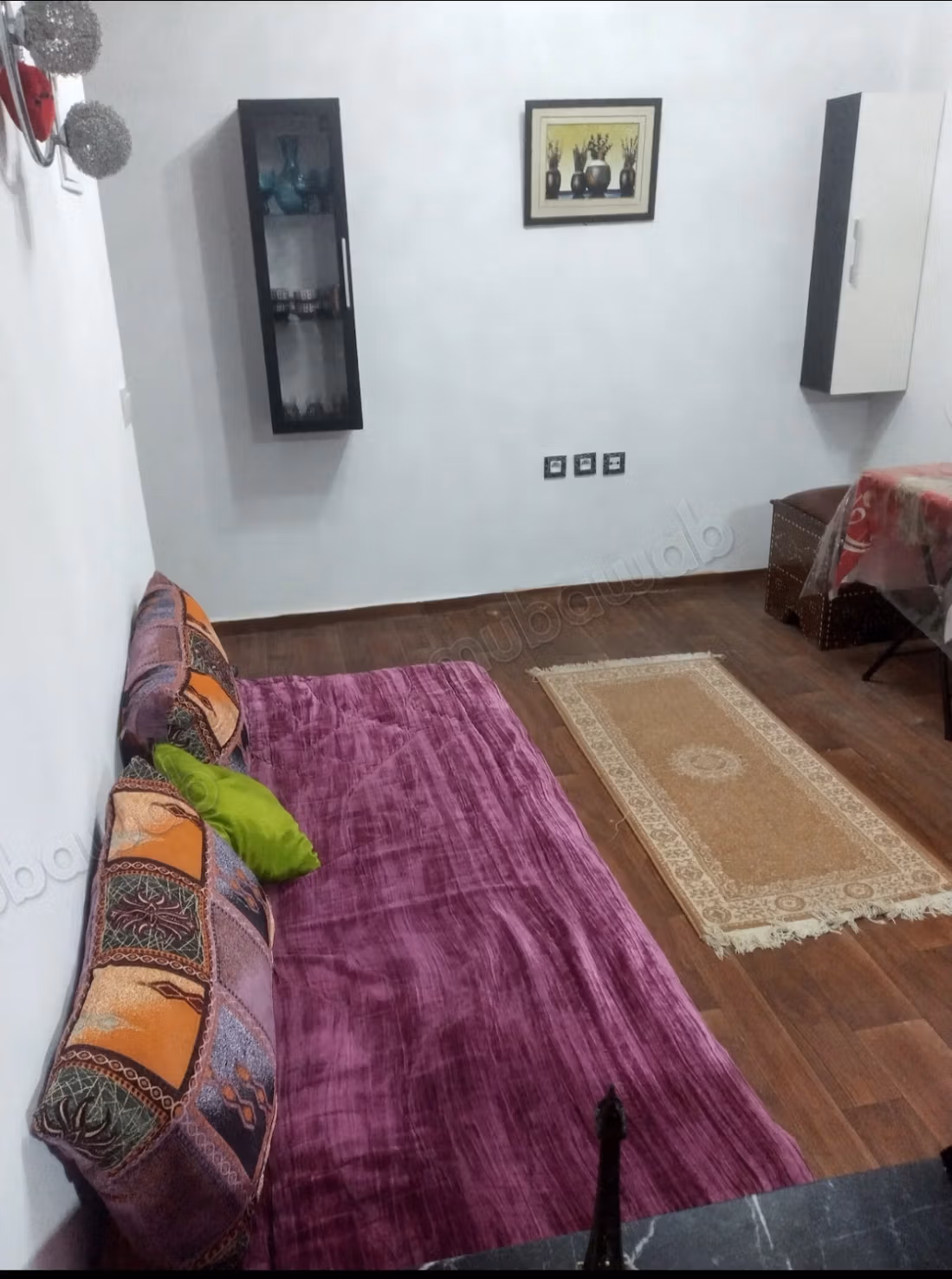 Appartement te huur in Mkinssia. Groot oppervlakte van 60 m². Gemeubileerd