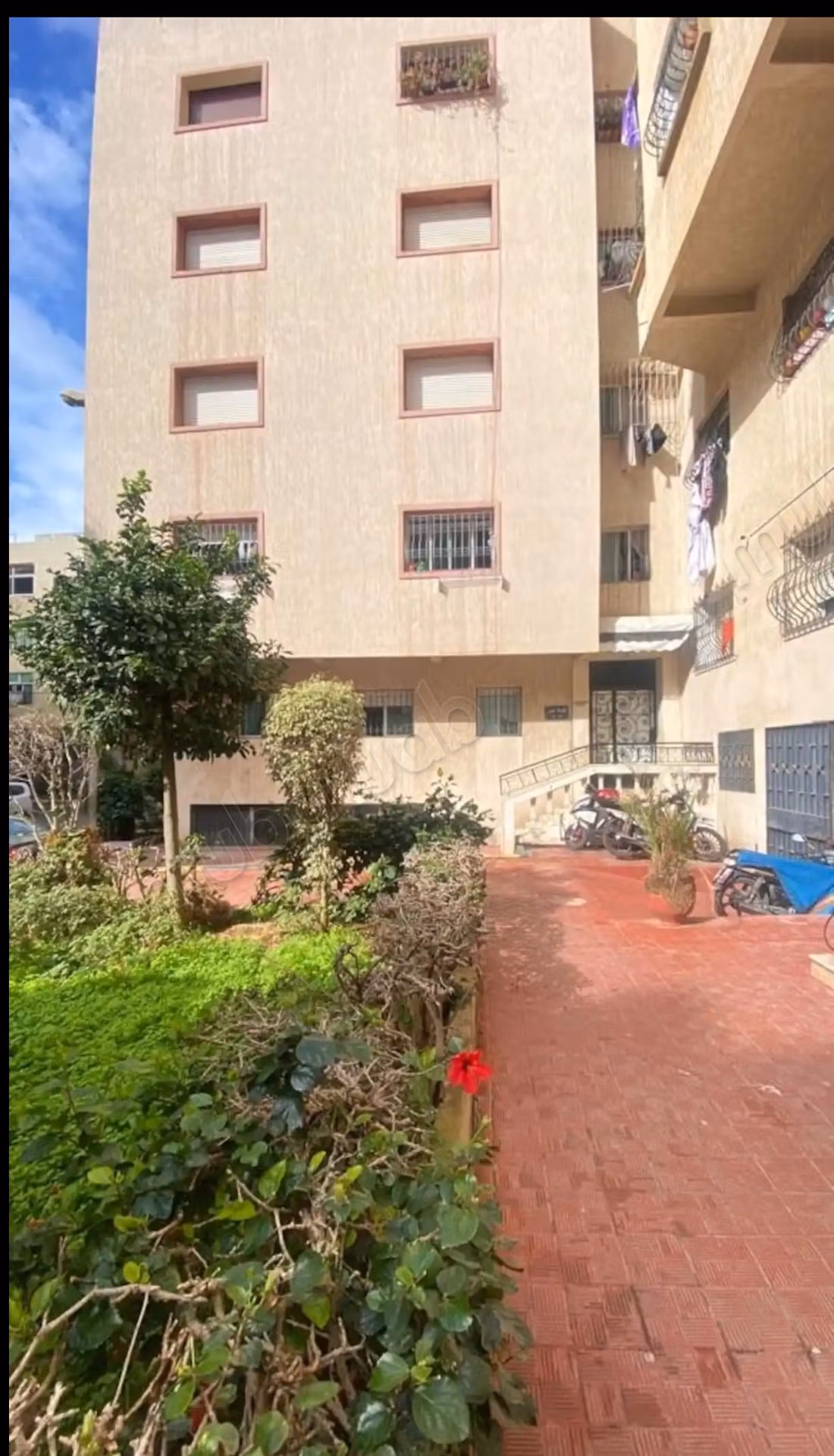 Appartement te huur in Mkinssia. Groot oppervlakte van 60 m². Gemeubileerd