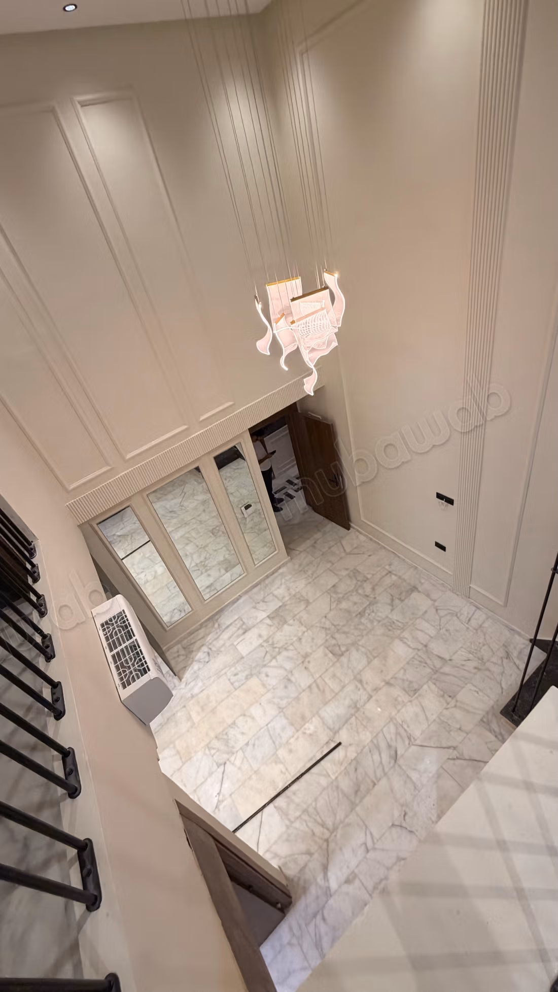 Exceptional duplex with a ceiling height of 6m