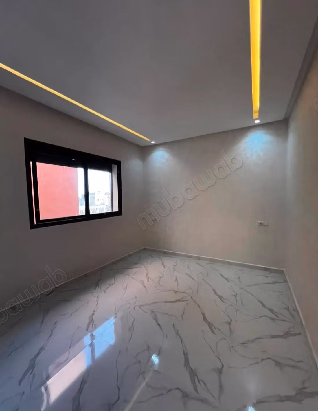 Floor 2 independent stairs 120 meters