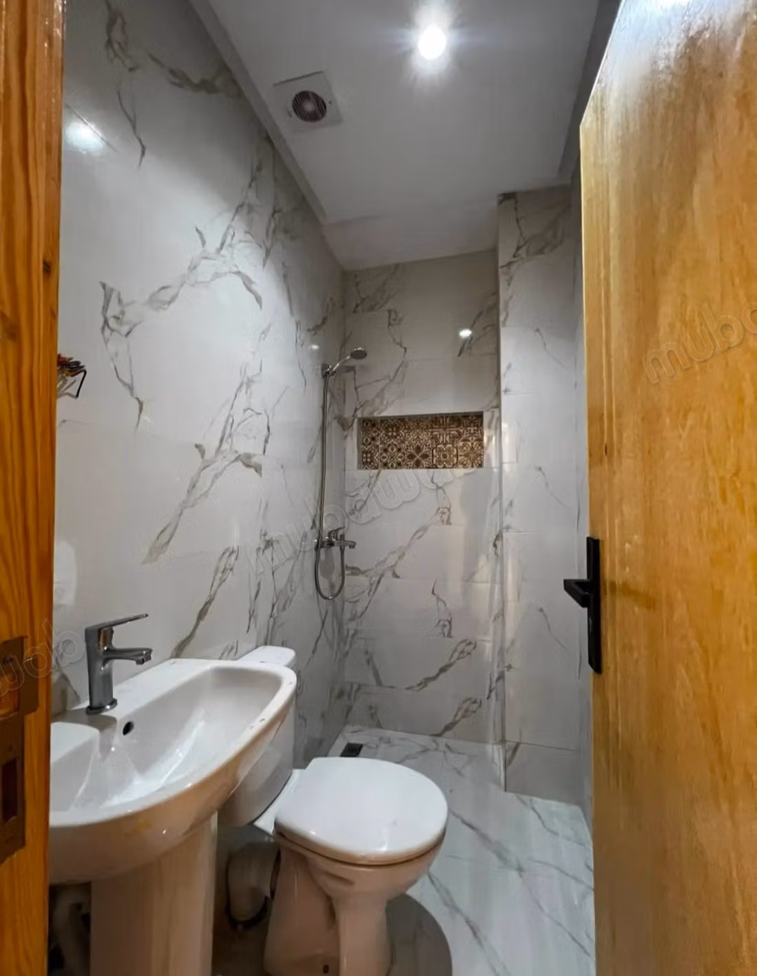 Floor 2 independent stairs 120 meters