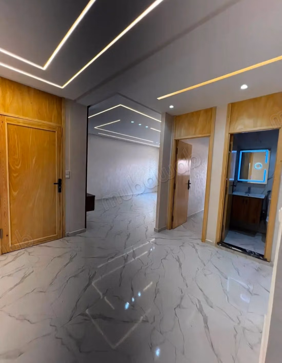 Floor 2 independent stairs 120 meters