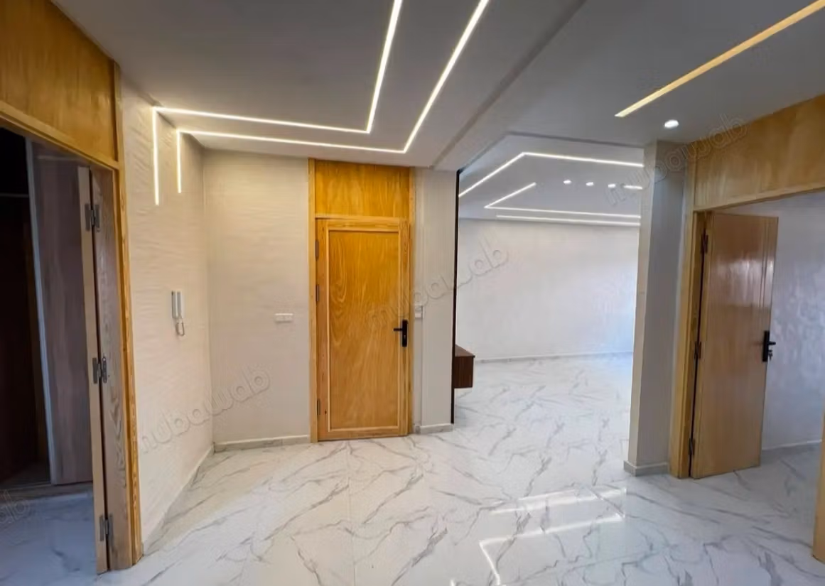 Floor 2 independent stairs 120 meters