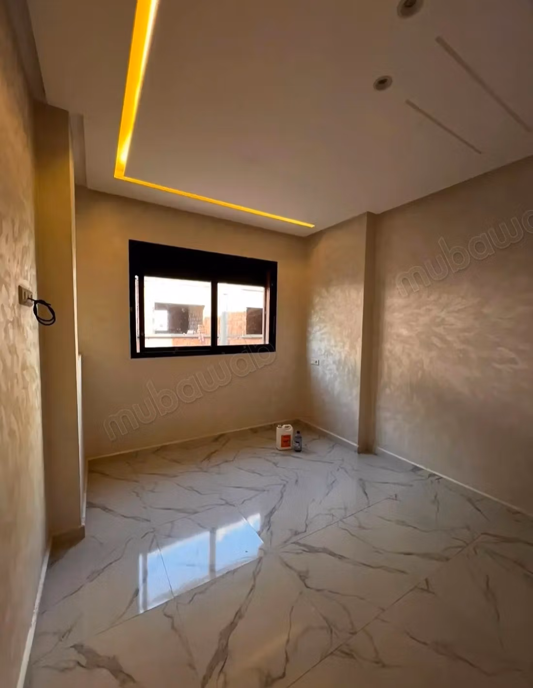 Floor 2 independent stairs 120 meters