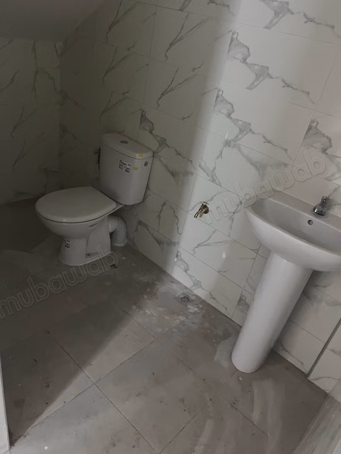 Alquila este local comercial en Haut Anza. Superficie 75 m²