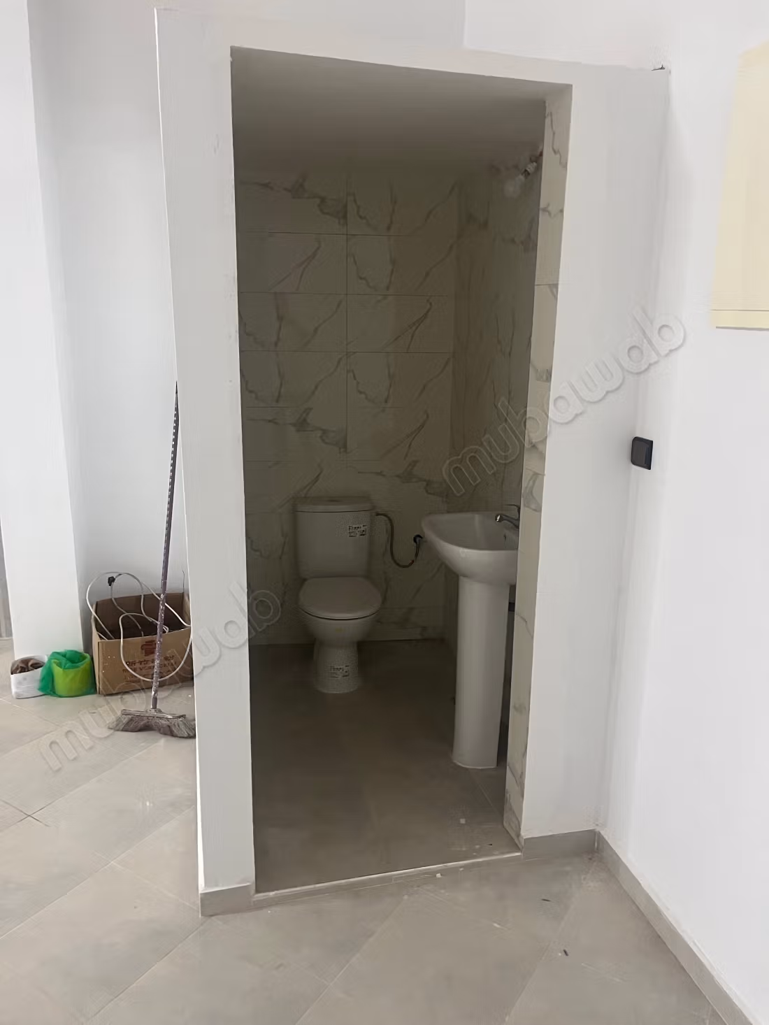 Alquila este local comercial en Haut Anza. Superficie 75 m²
