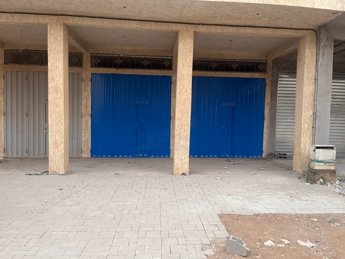 Alquila este local comercial en Haut Anza. Superficie 75 m²