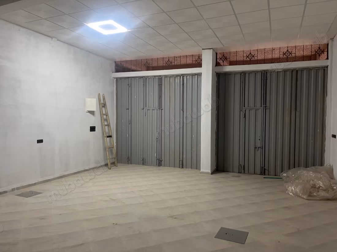 Alquila este local comercial en Haut Anza. Superficie 75 m²