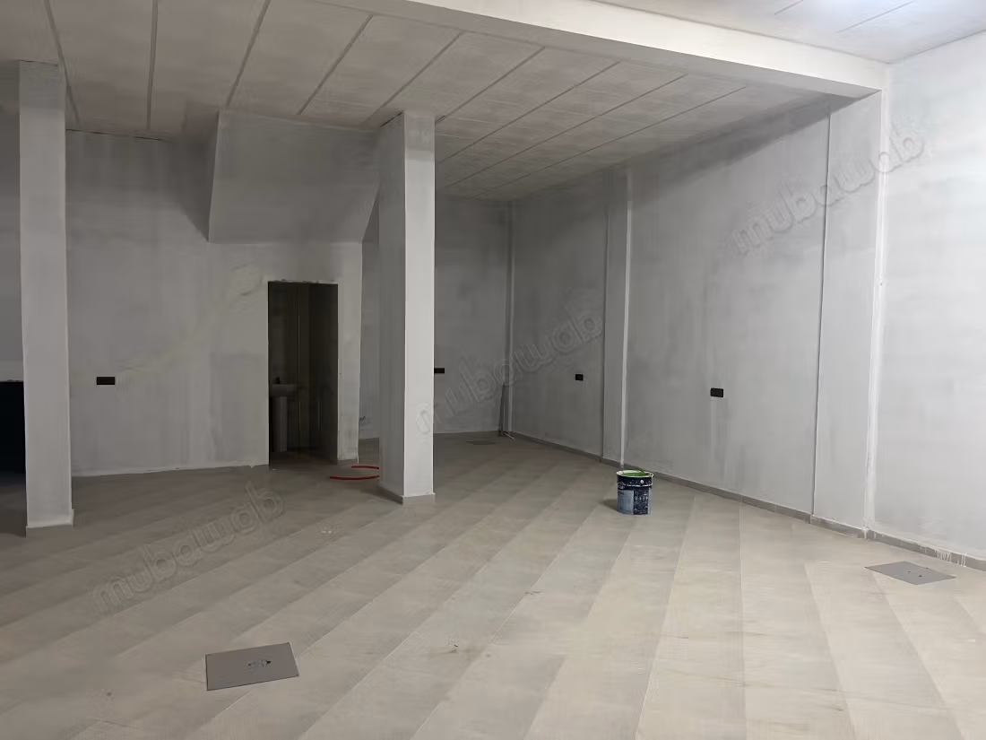 Alquila este local comercial en Haut Anza. Superficie 75 m²