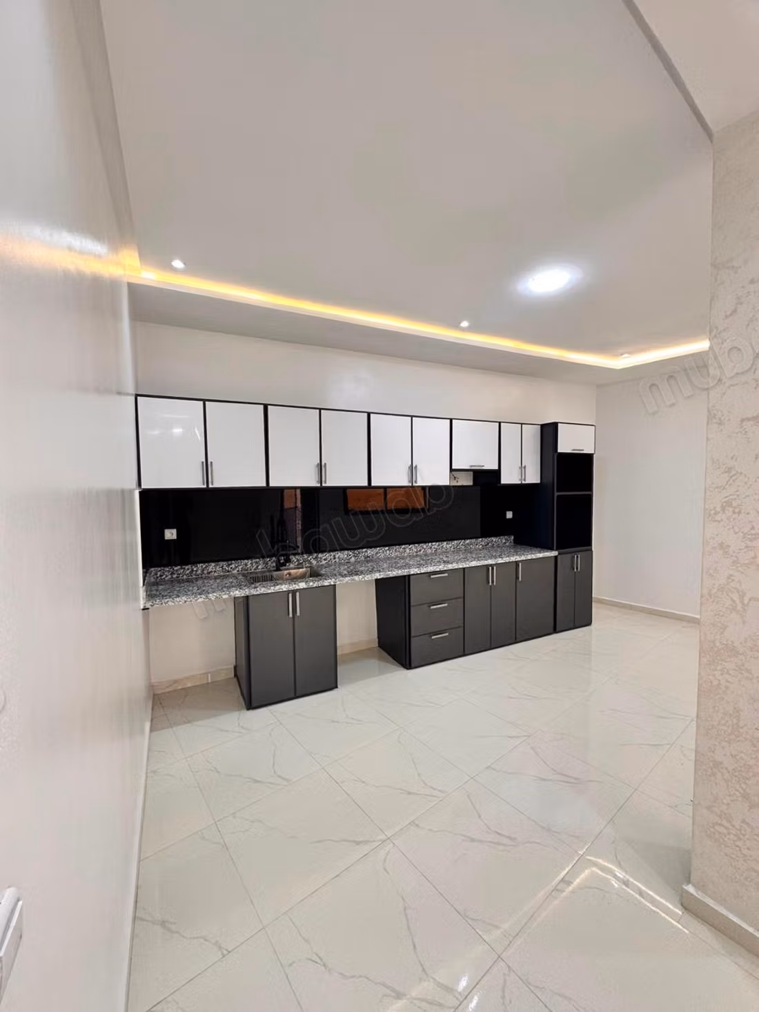 Free lower duplex 220 meters