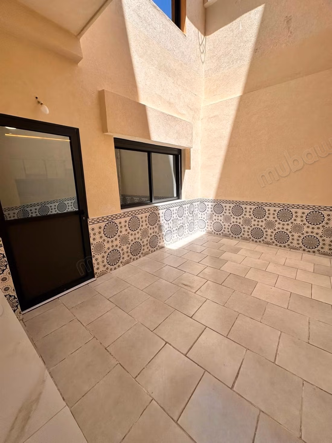 Free lower duplex 220 meters