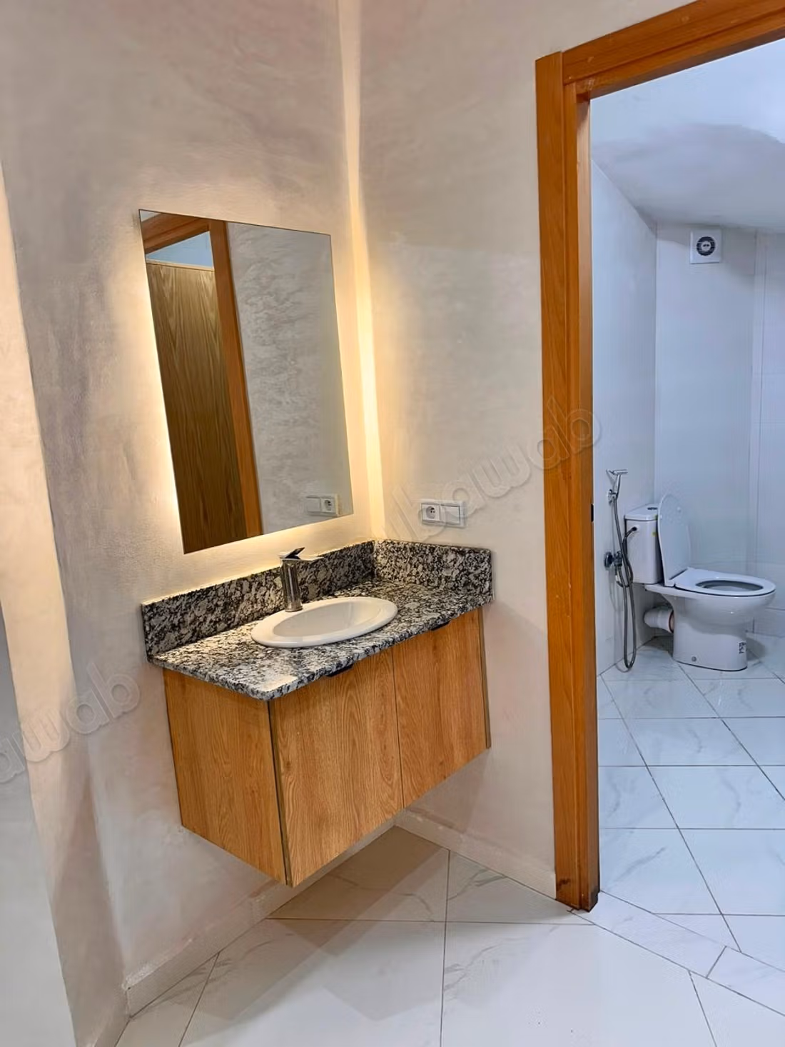 Free lower duplex 220 meters