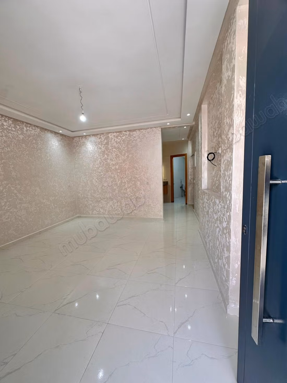 Free lower duplex 220 meters