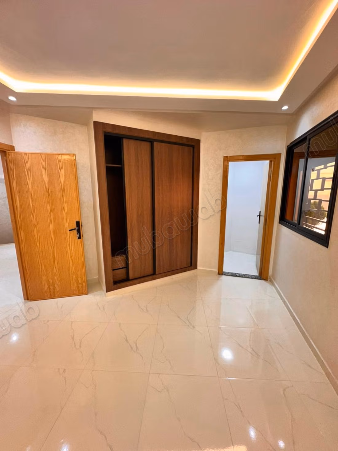 Free lower duplex 220 meters