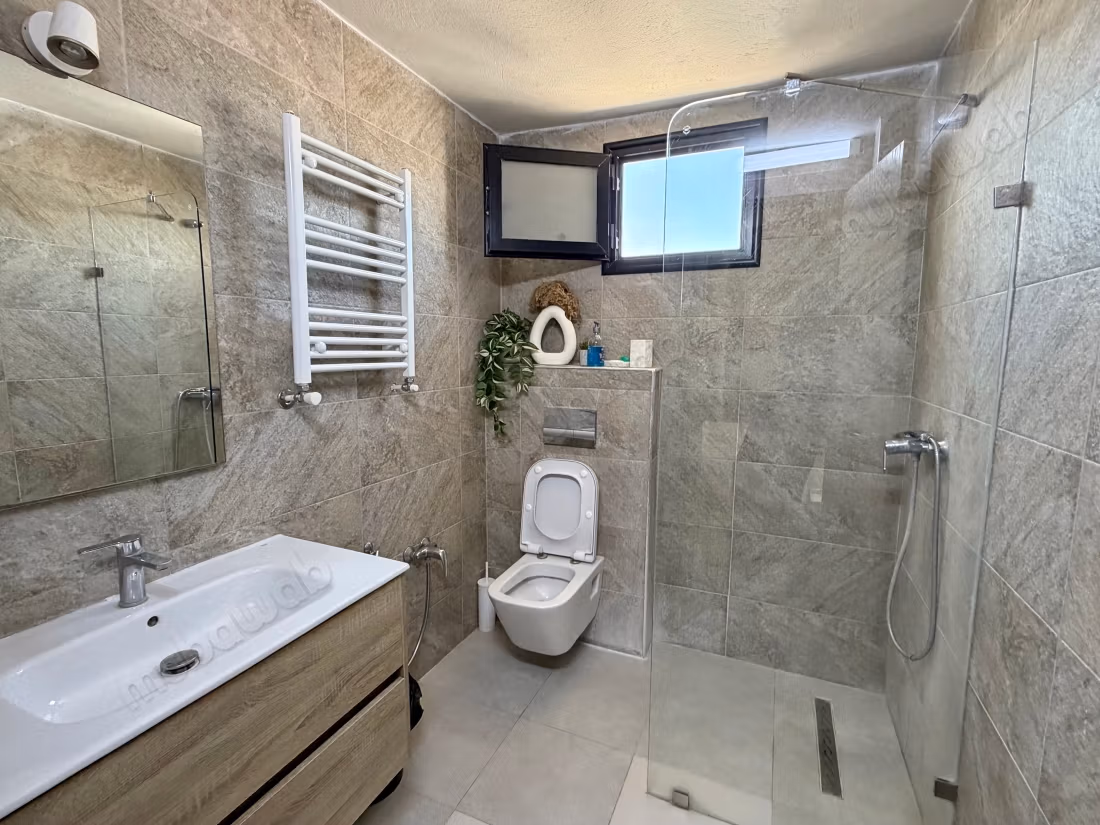 Appartamento in affitto a Cité Erriadh. Superficie di 75 m². Arredato