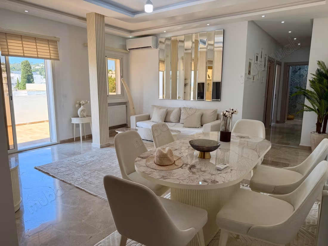 Appartamento in affitto a Cité Erriadh. Superficie di 75 m². Arredato