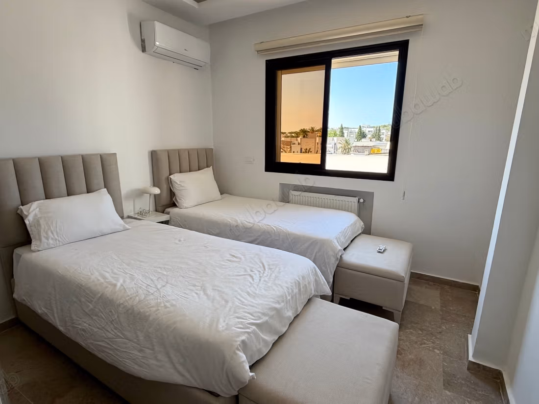 Appartamento in affitto a Cité Erriadh. Superficie di 75 m². Arredato