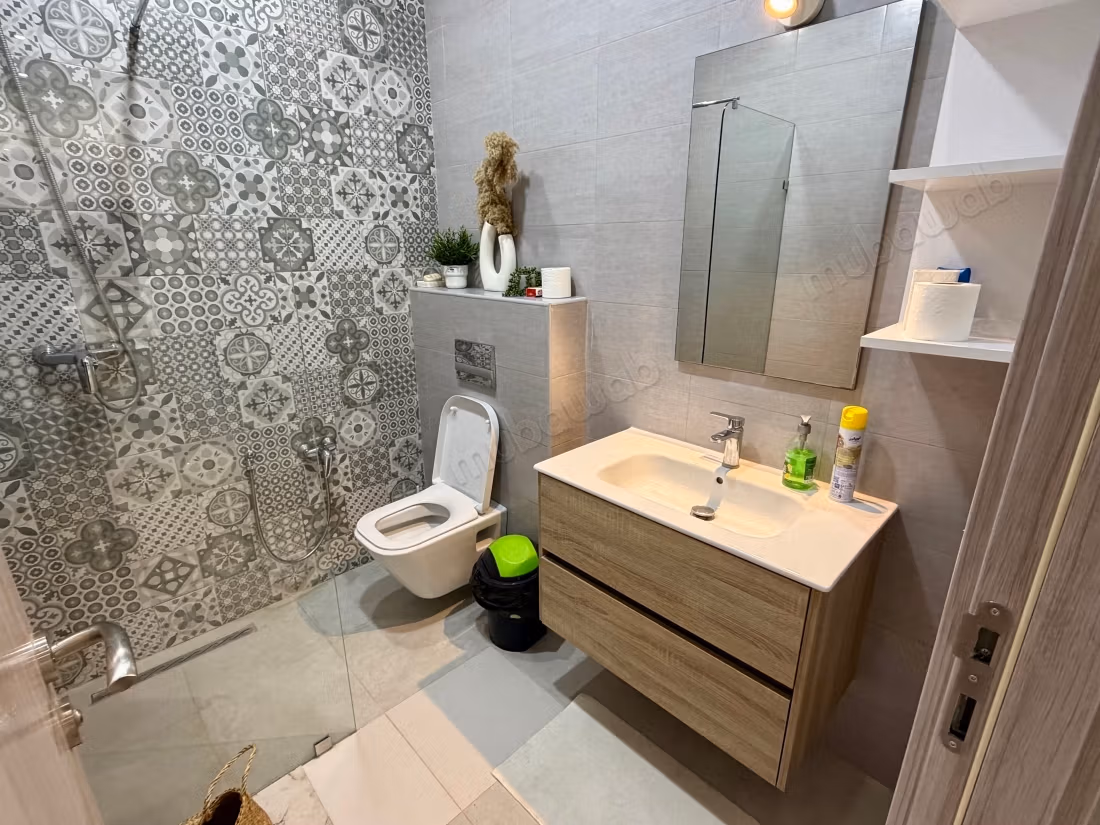 Appartamento in affitto a Cité Erriadh. Superficie di 75 m². Arredato