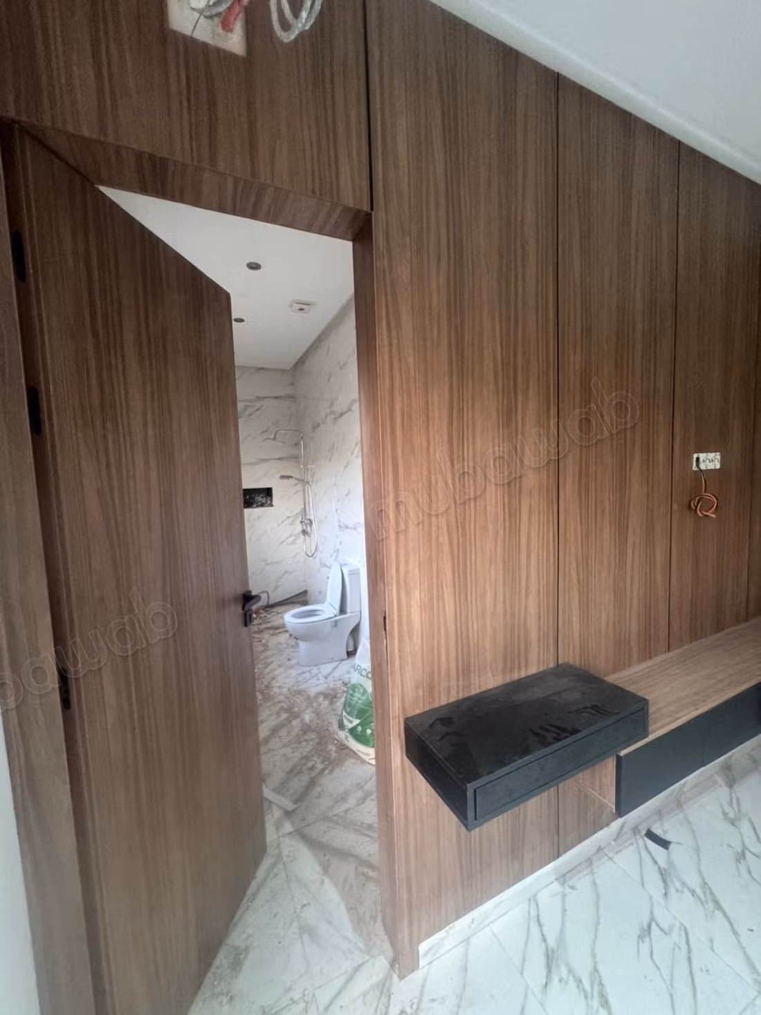 Beautiful villa for sale in Bab Marrakech. 4 excellent rooms. Secure residence equipped with a satellite reception system.