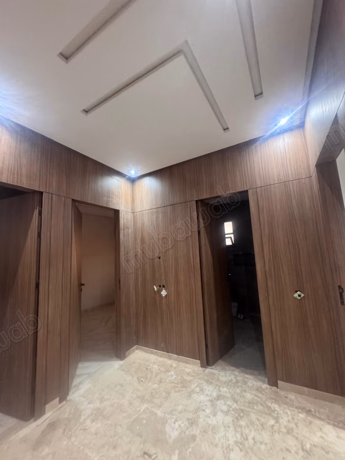 Beautiful villa for sale in Bab Marrakech. 4 excellent rooms. Secure residence equipped with a satellite reception system.