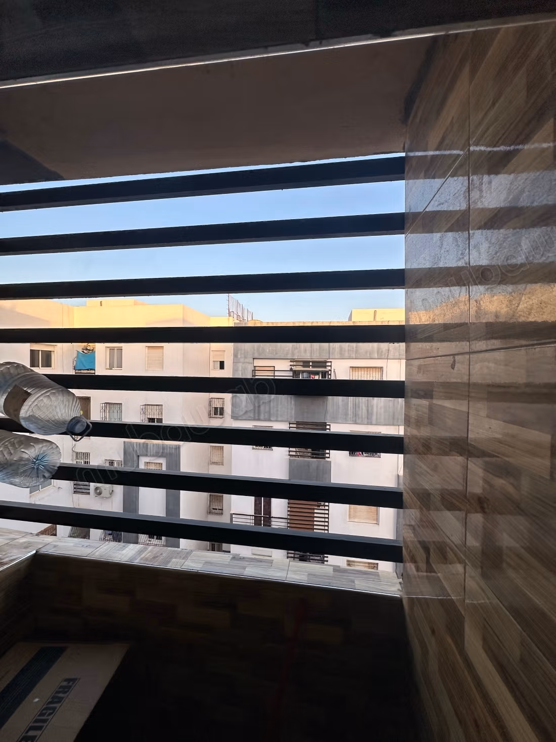 Bellissimo appartamento in affitto a Cité Adrar. Superficie 60 m². Giardino e terrazza