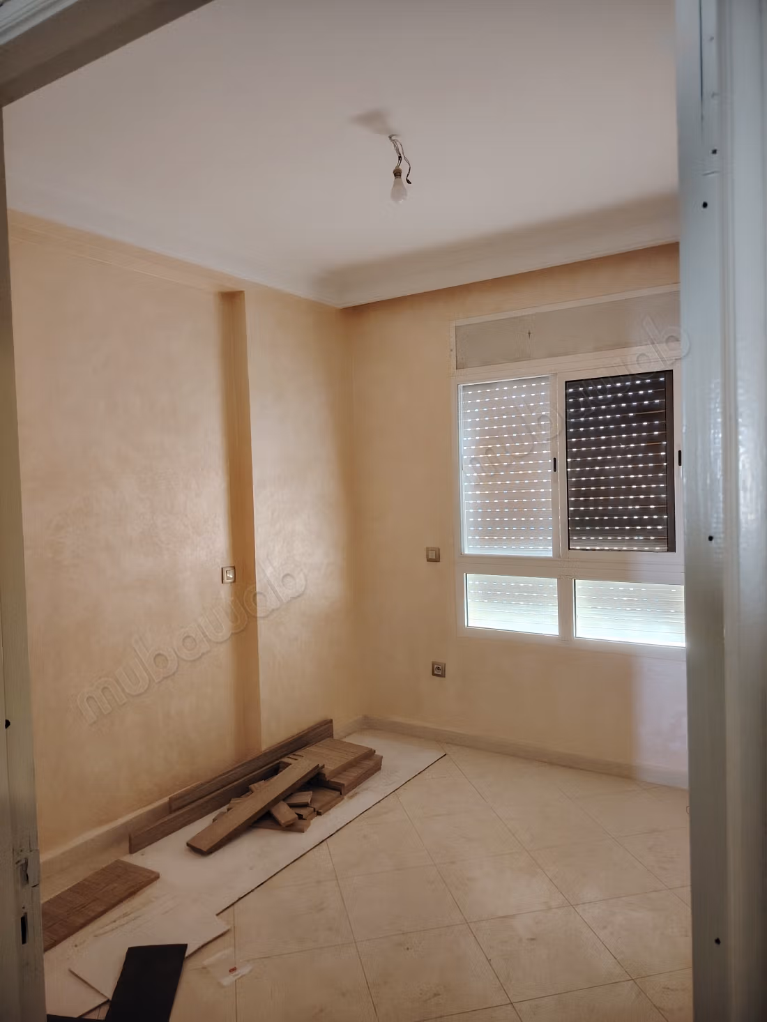Apartment for sale in Wifak. 2 pleasant bedrooms. Satellite dish, secure residence
