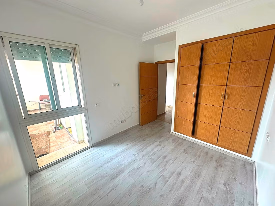Louez cet appartement à Derb Ghalef. Superficie 100 m². Terr...