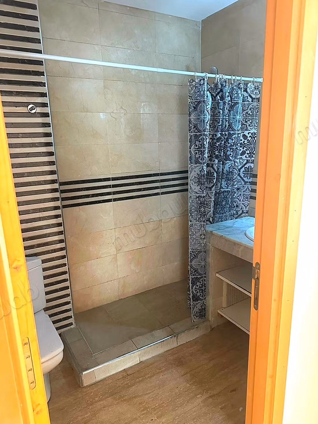 Alquile este apartamento en Derb Ghalef. Superficie 100 m². Terraza y ascensor