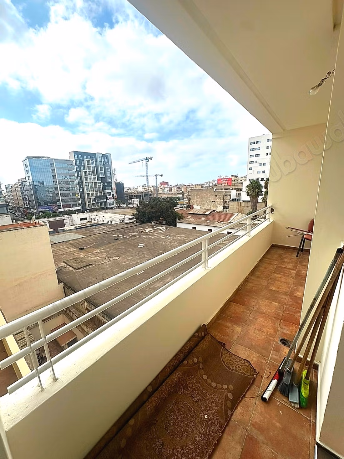 Alquile este apartamento en Derb Ghalef. Superficie 100 m². Terraza y ascensor