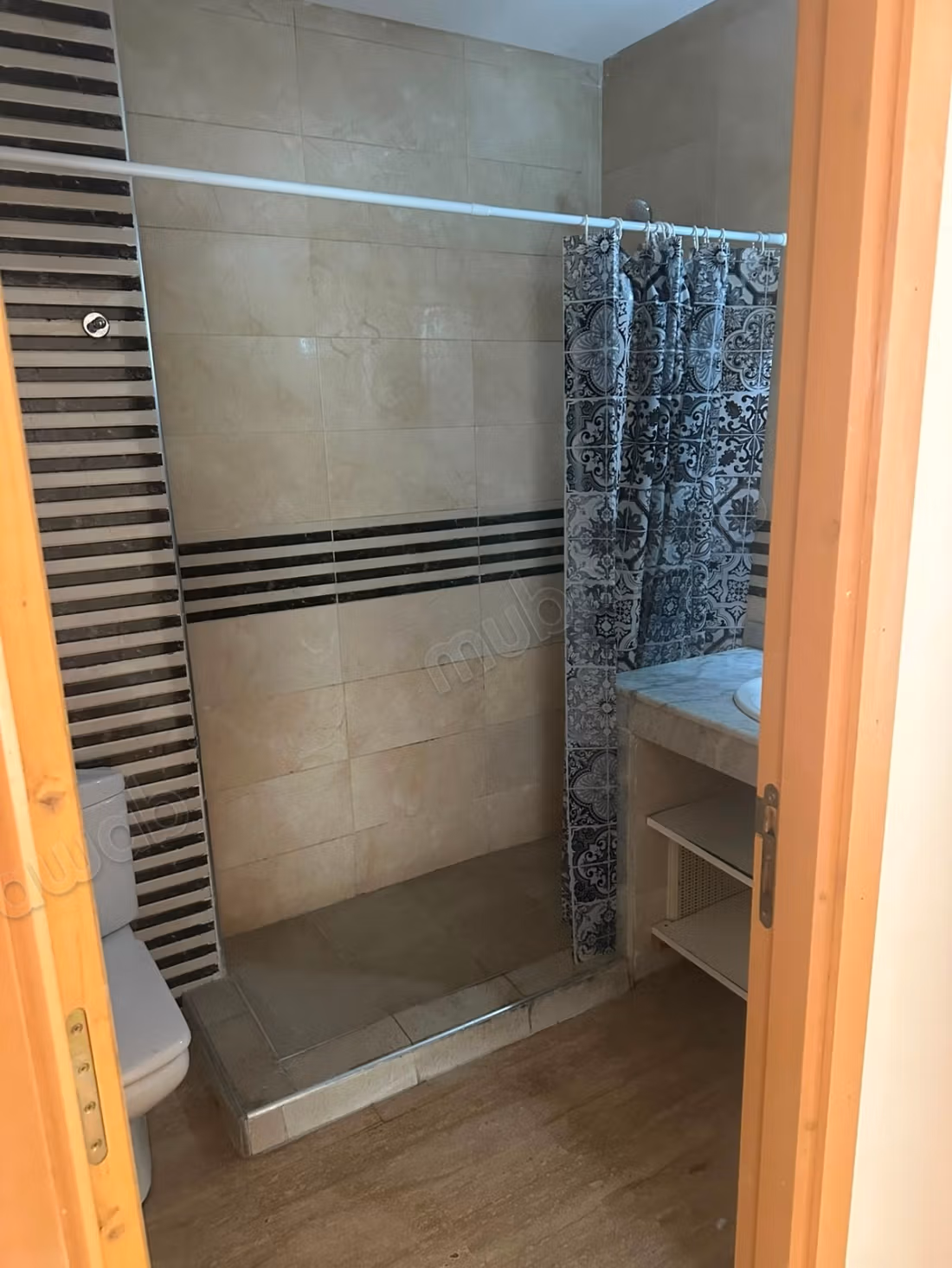 Alquila este apartamento en Derb Ghalef. Superficie 100 m². Terraza y ascensor