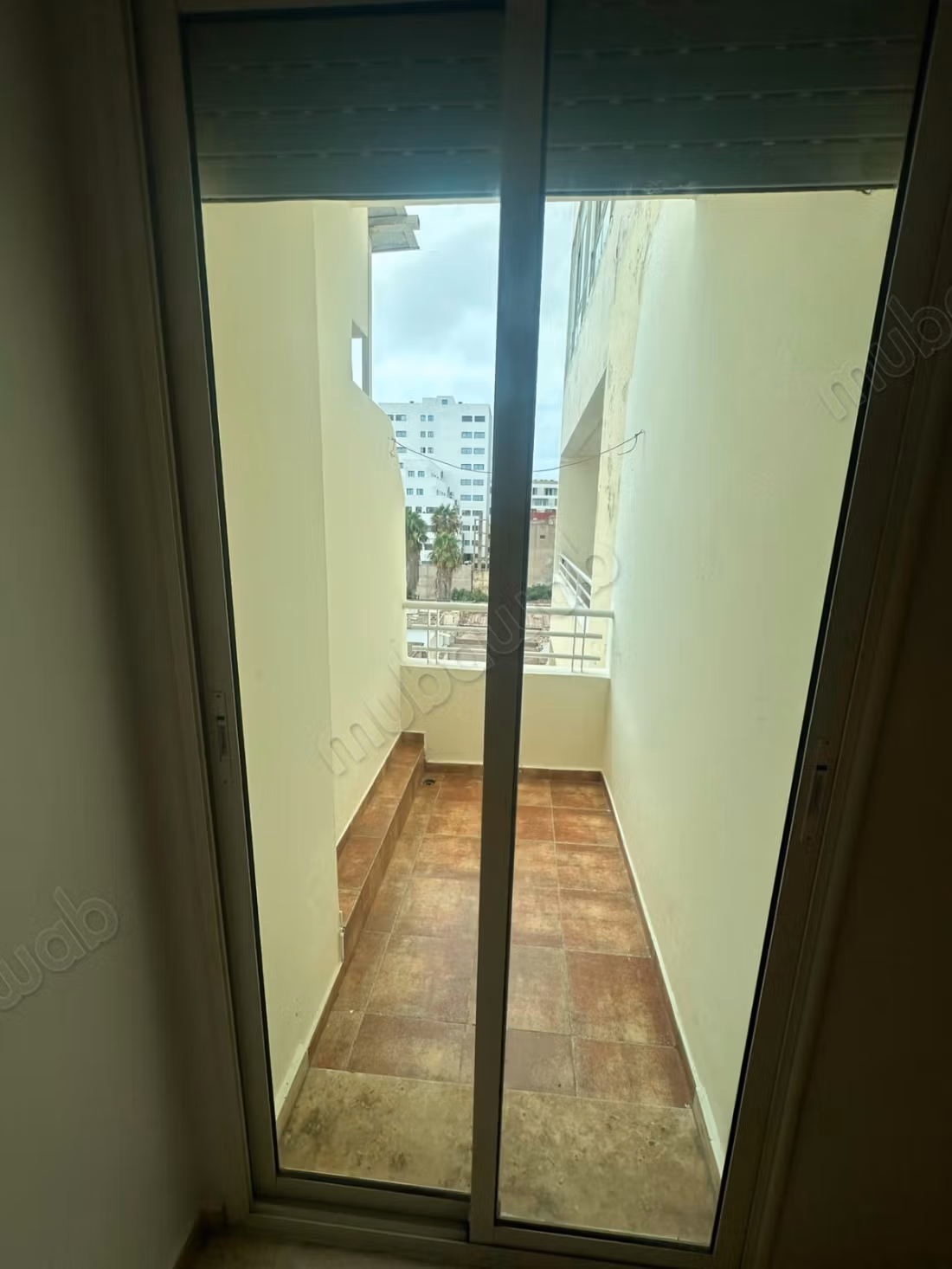 Alquila este apartamento en Derb Ghalef. Superficie 100 m². Terraza y ascensor