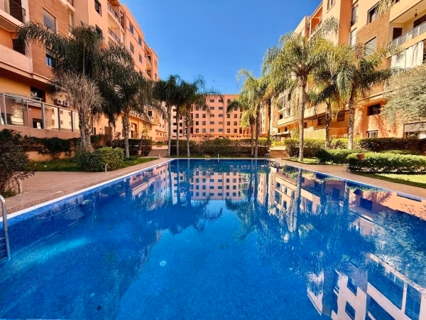 Appartement 2 Chambres avec Terrasse & Piscine – Proche Gare et Lycée Victor Hugo