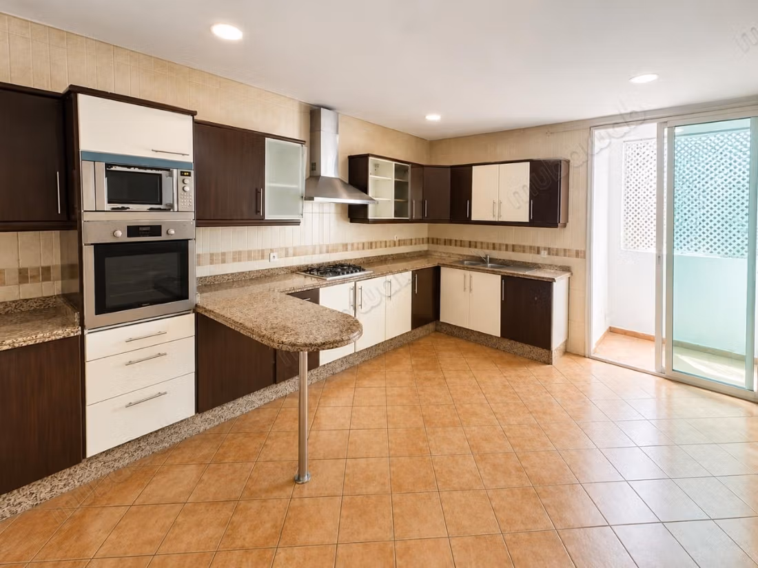 Empty apartment for rent in Maarif Extension