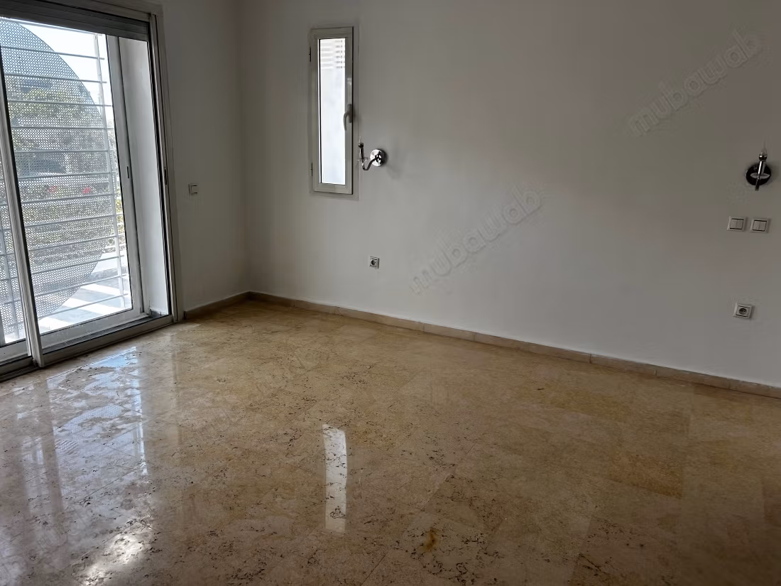 Beautiful villa with pool, for rent empty on Azemmour Road just minutes from Morocco Mall
