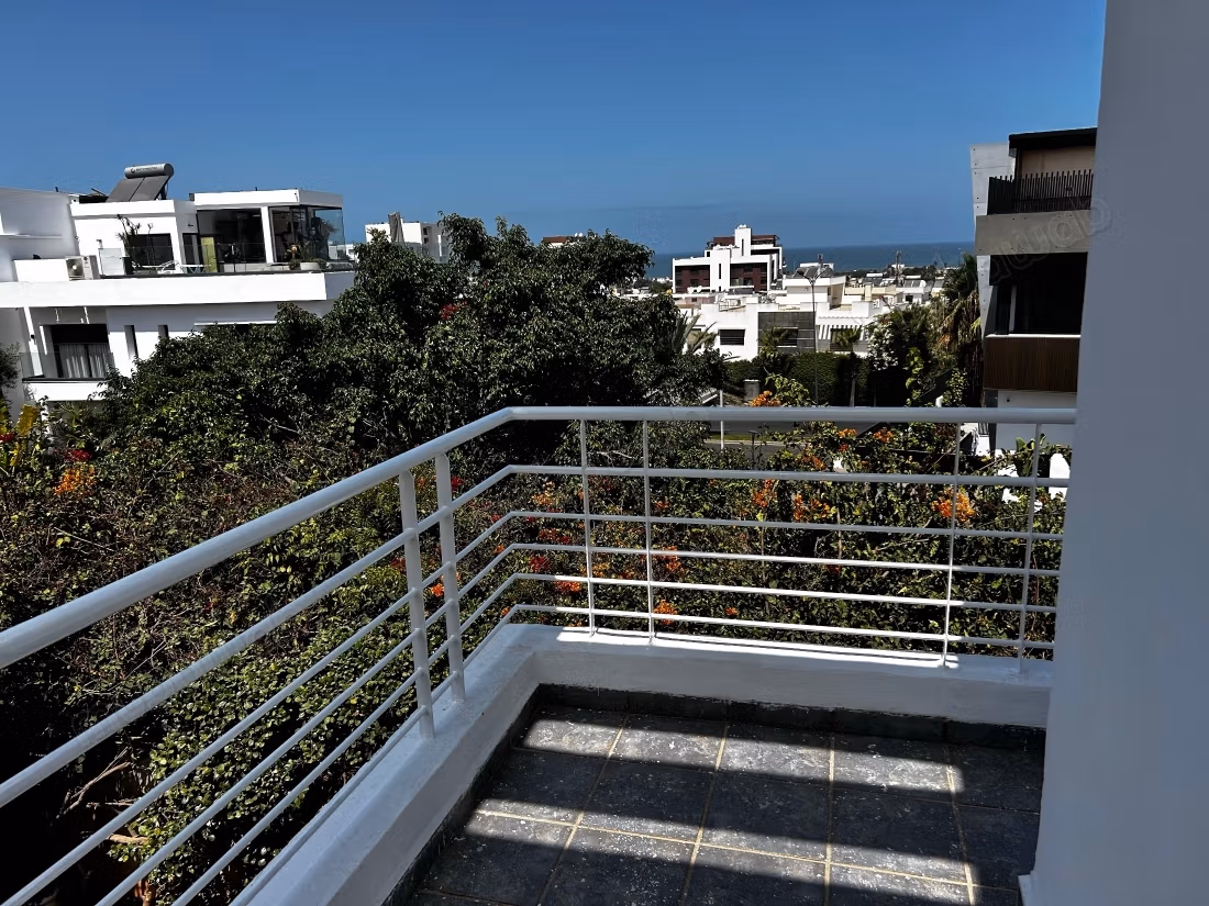 Beautiful villa with pool, for rent empty on Azemmour Road just minutes from Morocco Mall