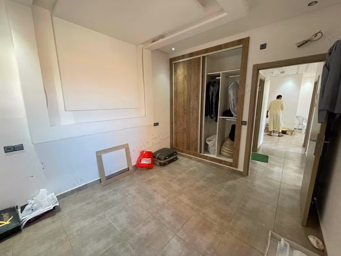 Empty apartment with 2 bedrooms in Imane Cherifia