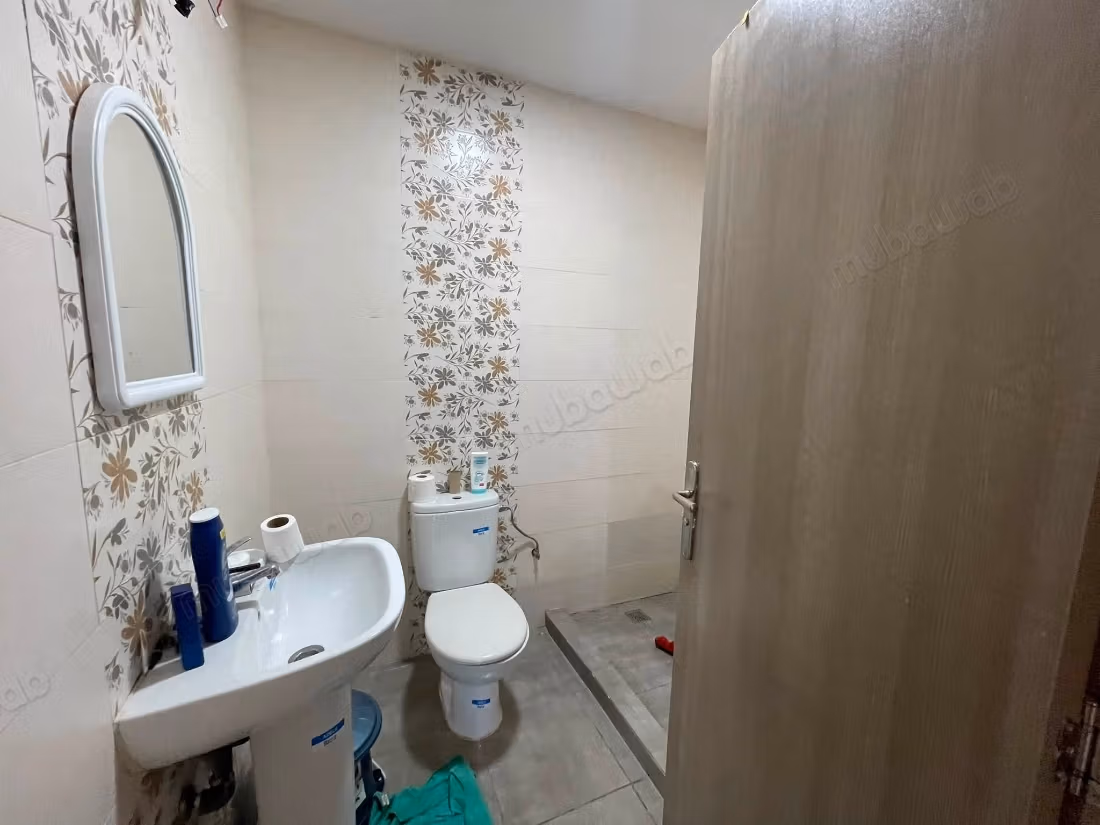 Empty apartment with 2 bedrooms in Imane Cherifia