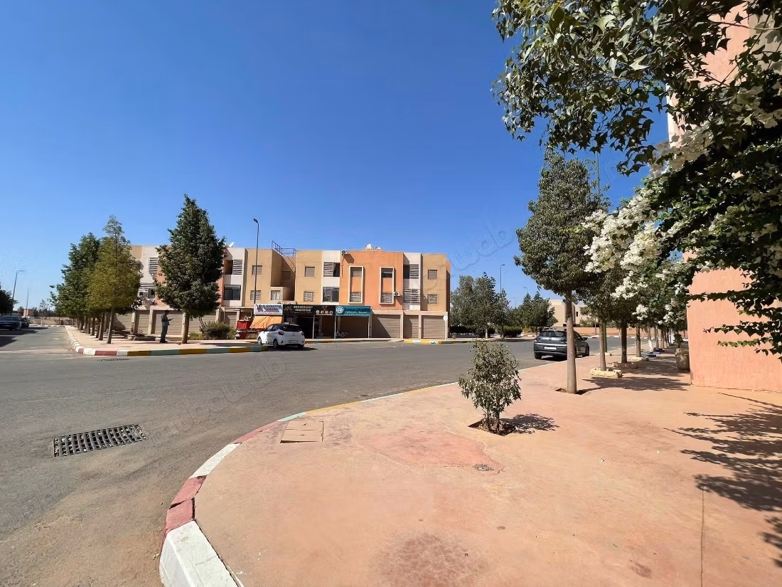 Empty apartment with 2 bedrooms in Imane Cherifia