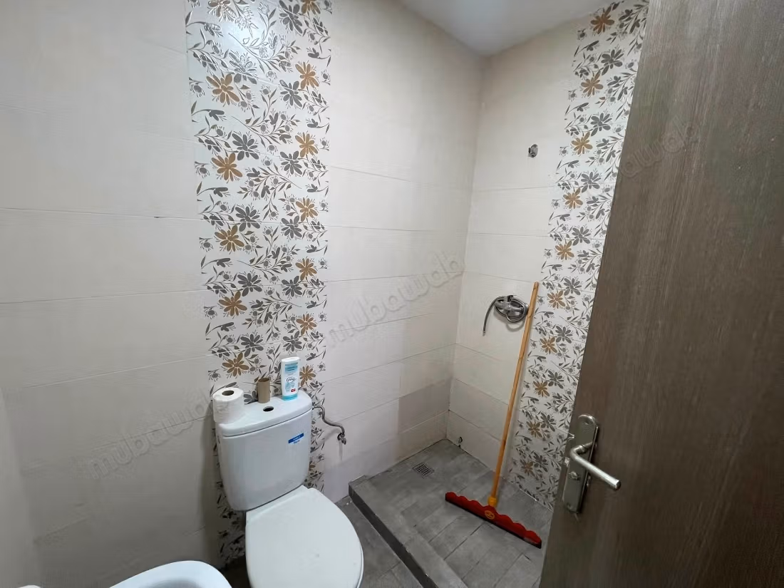 Empty apartment with 2 bedrooms in Imane Cherifia