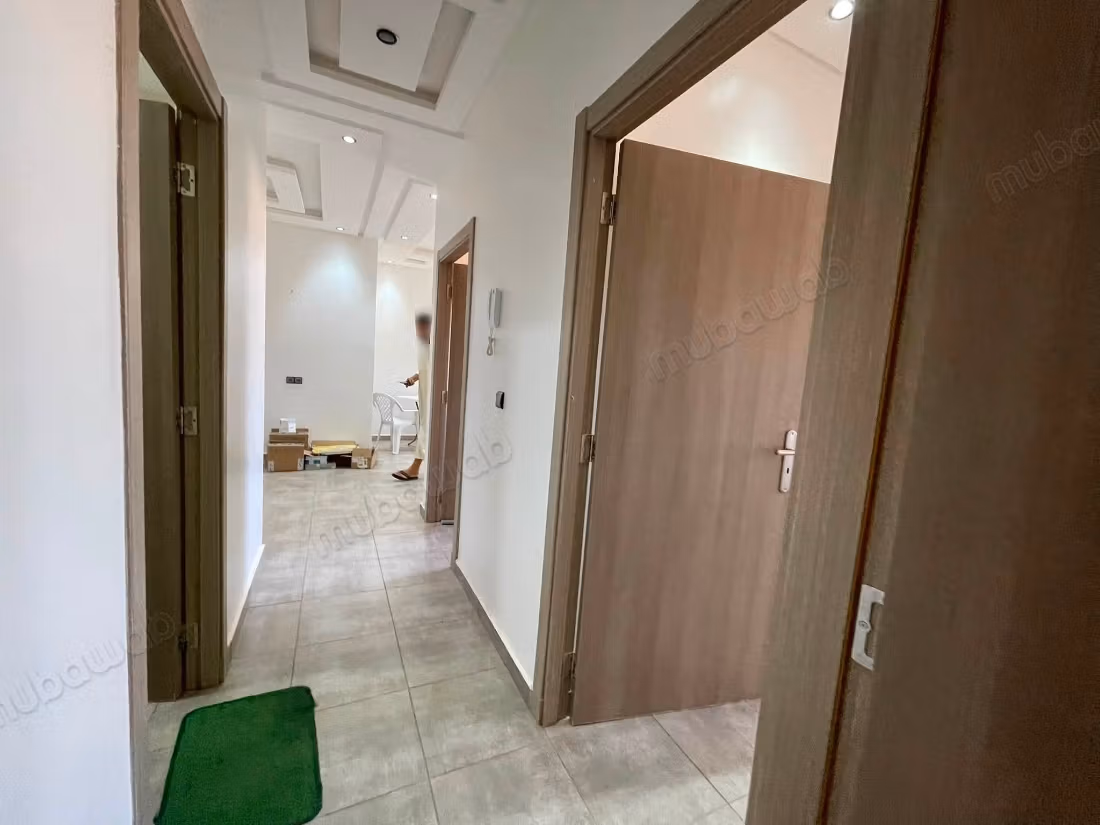 Empty apartment with 2 bedrooms in Imane Cherifia