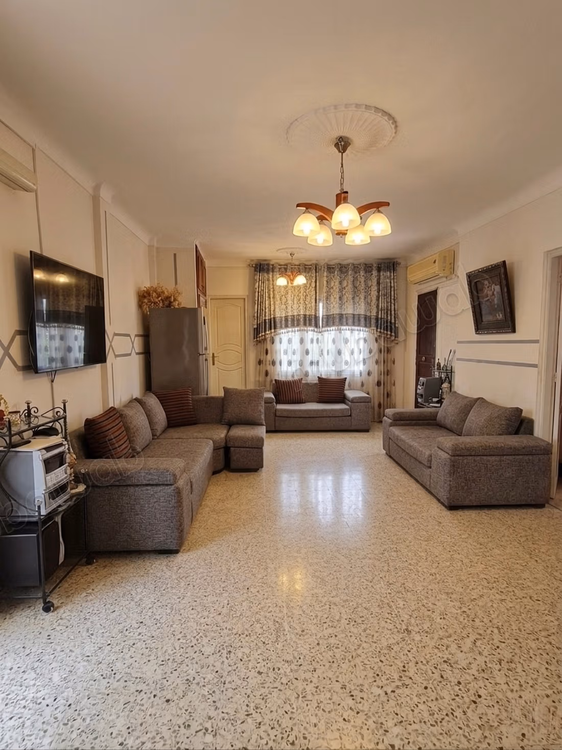 Maison à l'achat à Tabarka Ville. 5 chambres agréables. Antenne parabolique, résidence sécurisée