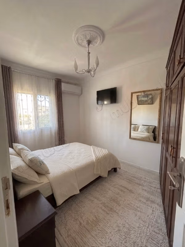 Maison à l'achat à Tabarka Ville. 5 chambres agréables. Antenne parabolique, résidence sécurisée