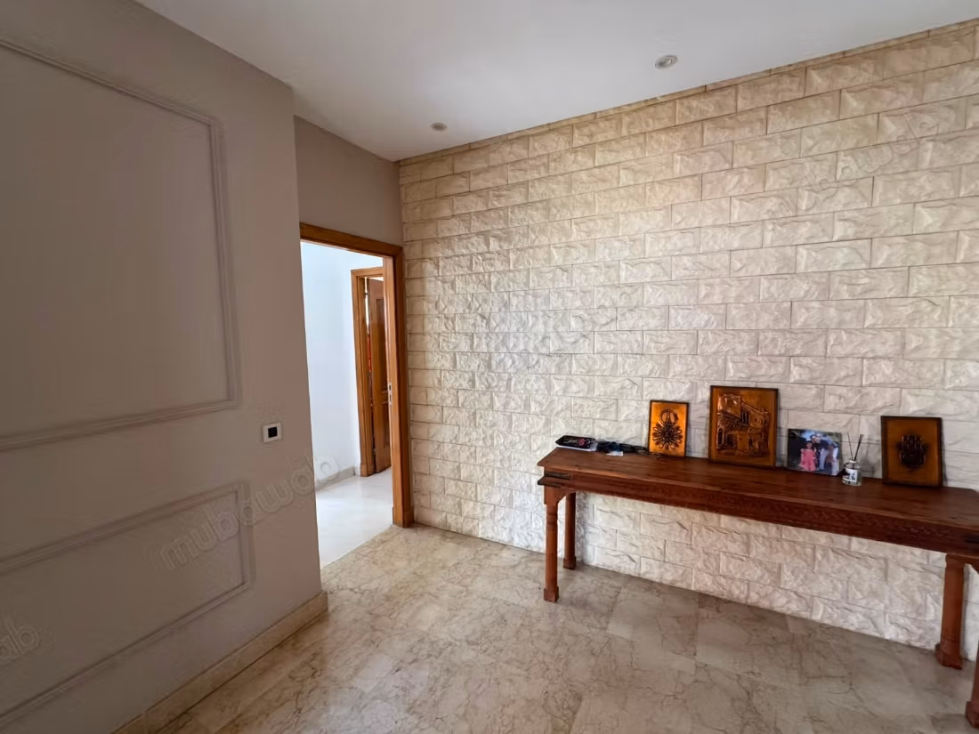 Luxe villa te koop in Dar Bouazza. Totale oppervlakte 741 m². Goed ingericht