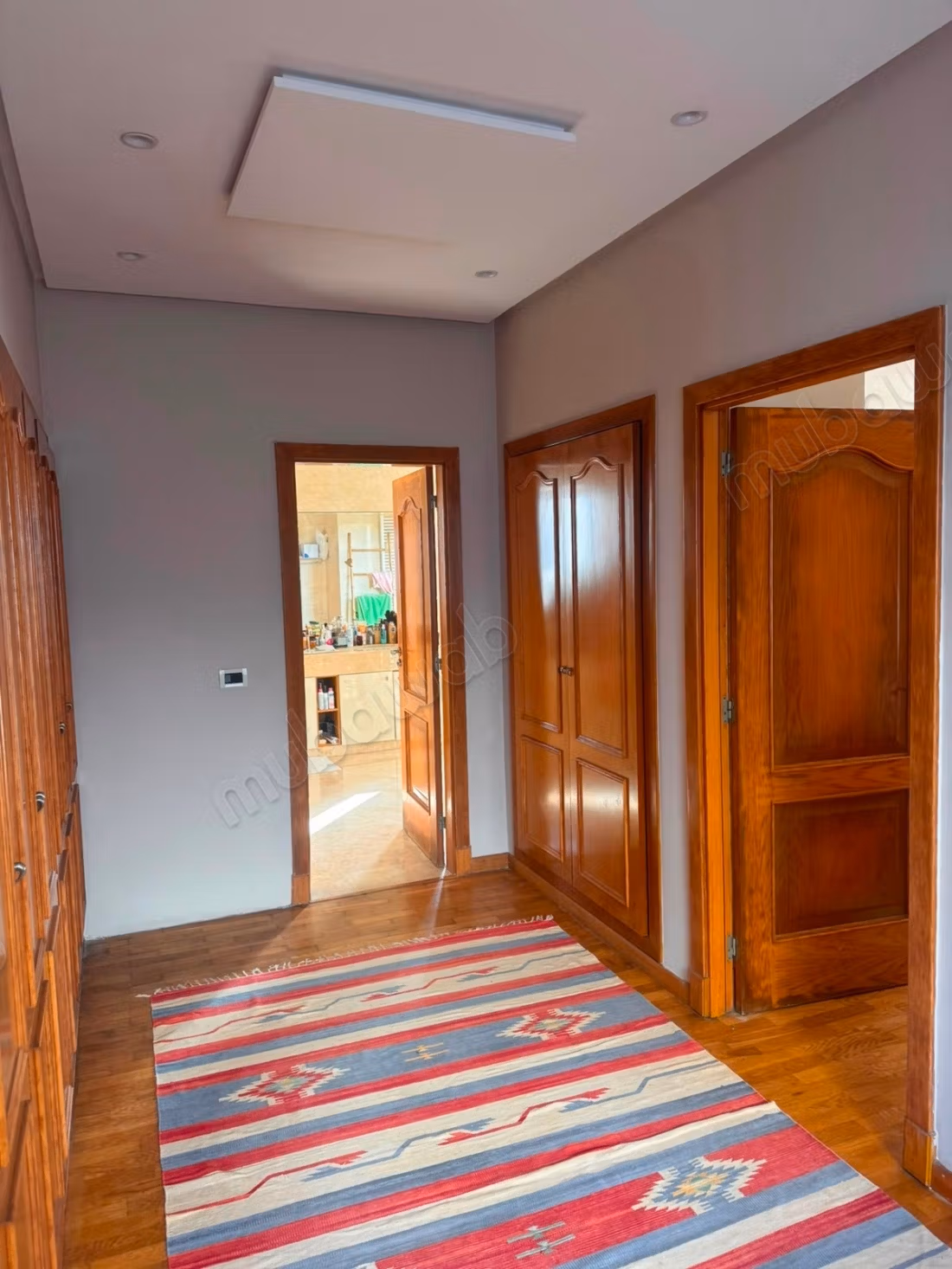 Luxe villa te koop in Dar Bouazza. Totale oppervlakte 741 m². Goed ingericht